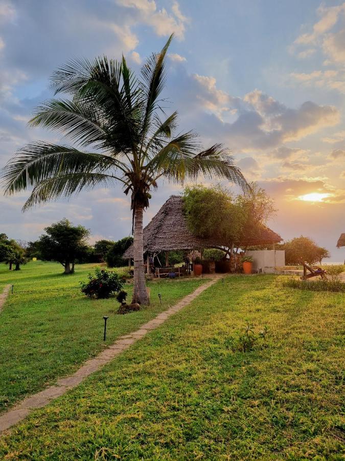 Pangani Cliffs Lodge Eksteriør bilde